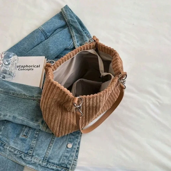 Stylish Tan Tote Bag - Picture 3 of 6